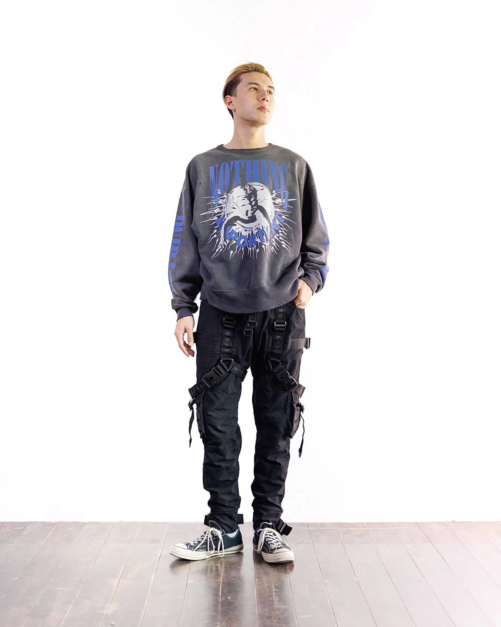 SAINT Mxxxxxx × Kosuke Kawamura KK_CRW SWT/NOTHNG IMP/BLK joint model Holy Infant Tadpole retro distressed sweatshirt, washed black S-XL Assute dyeing, genuine whole garment sprayed with horsetail fading process, collar/cuffs frayed in many places, front and rear panels/sleeves super complicated hanging grinding, heavy washing and distressing, correct fruit mark/angel mark